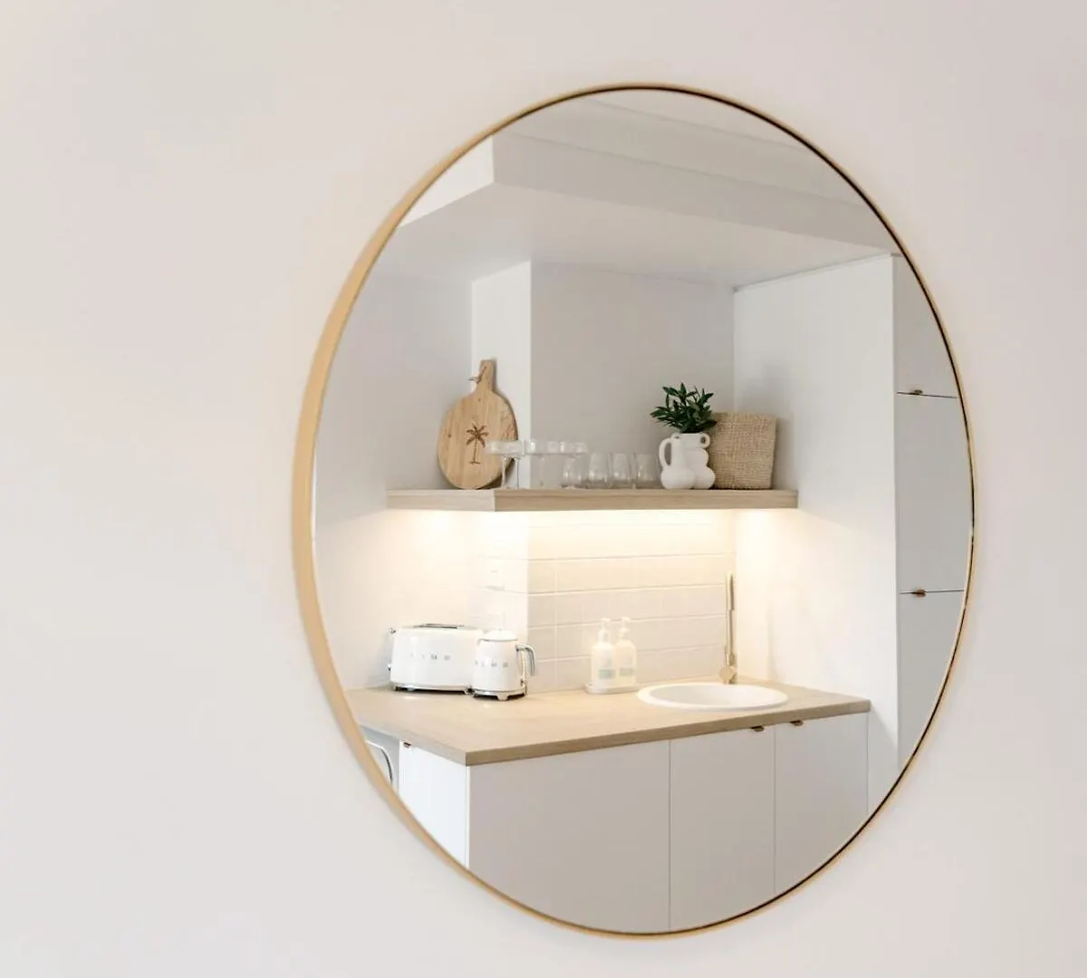 Noosa Palm Beach Retreat - Stylish Coastal Suite Noosaville 0*,